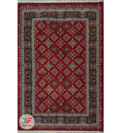نمای کلی فرش سنتی زمینه لاکی کد 104