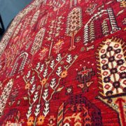 فرش طرح سنتی و دستباف زمینه لاکی کد 8013